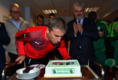 Hamzaoğlu’na sürpriz doğum günü