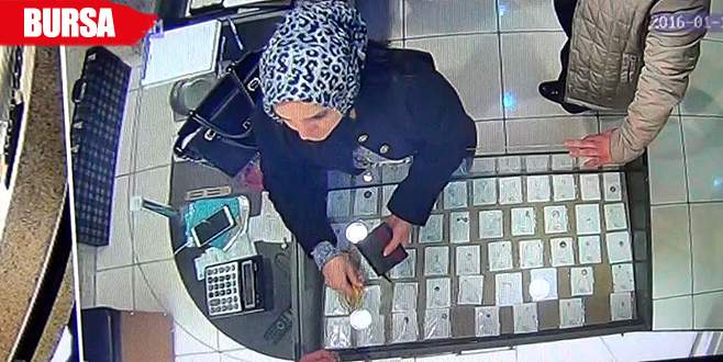 Kaşla göz arasında bilezikleri çaldı