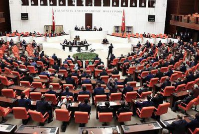 Mecliste çalışan anne mesaisi