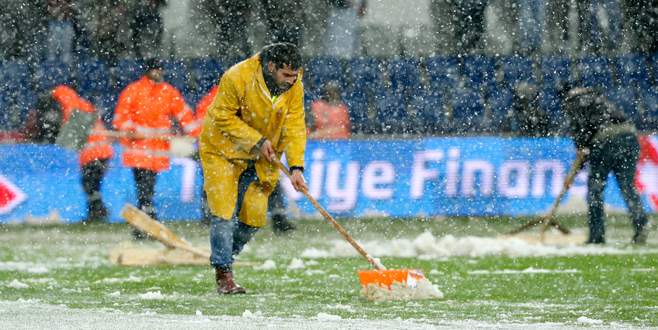 Beşiktaş-Mersin İY maçına kar engeli