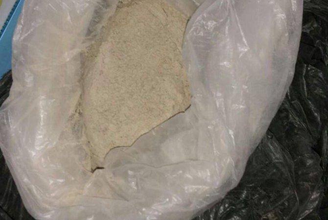 Afyonkarahisar’da polis tarafından 5 ayrı adrese yapılan eş zamanlı baskınlarda