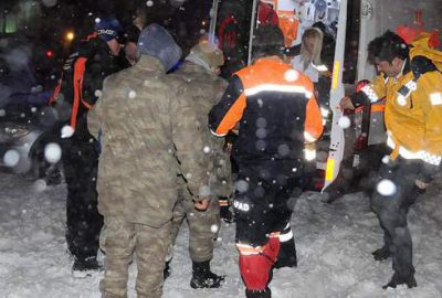 Nöbet kulübesine çığ düştü: 1 asker yaralı