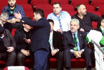 Bölükbaşı kürsüde yuhalandı!