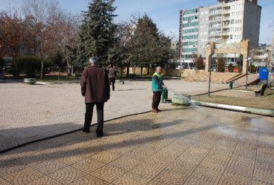 Park Ve Bahçeler Temizleniyor