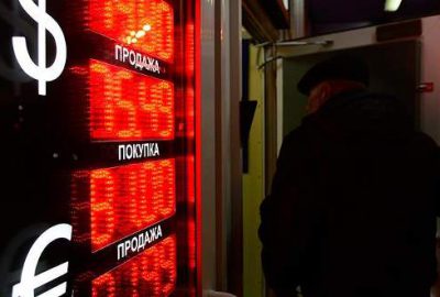 Ruble rekor seviyeye geriledi