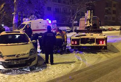 Aşırı alkollü sürücü otomobilin camı kırılarak çıkarıldı