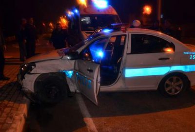 Bursa’da polis otosuna otomobil çarptı!