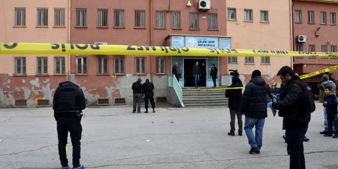 Diyarbakır’da karne almaya gelen öğrencilere bombalı saldırı