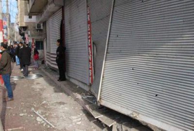 Polis aracına hain tuzak!