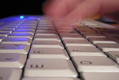 İnternetten araştırıp ciddi rahatsızlıklarının olduğunu düşünen 'siberkondria' 'internetten hastalık arama