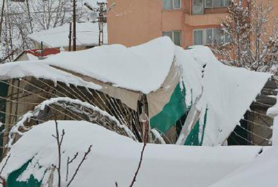 Halı saha çöktü!