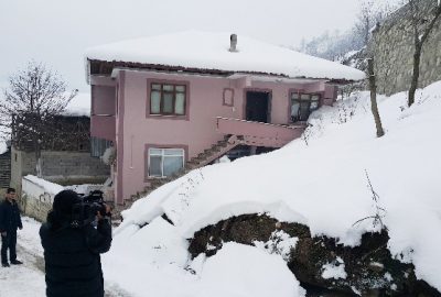 Yoğun Kar Yağışı Nedeniyle Yol Çöktü