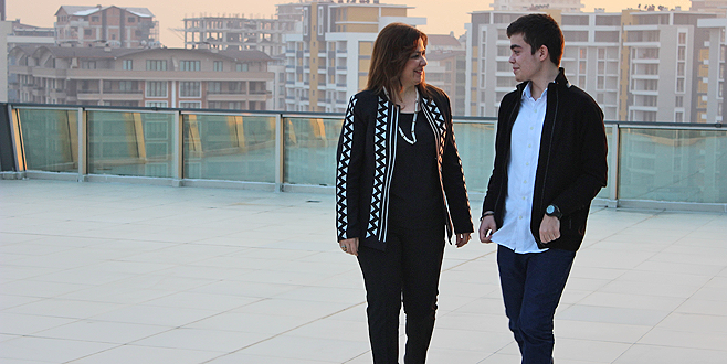 Amansız hastalığına çare bulan doktorunu örnek aldı, tıp okuyor