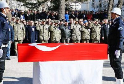 Silah arkadaşını kurtarmak isterken şehit düştü