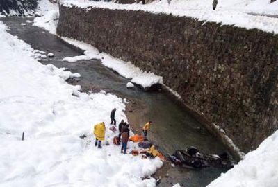 Otomobil dereye uçtu: 4 ölü, 2 yaralı