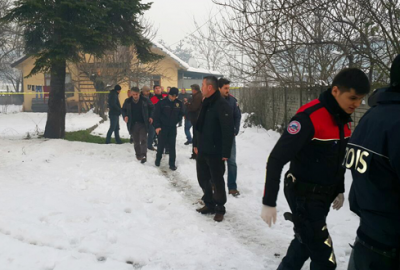 3 kişi, bir evde boğazları kesilerek…