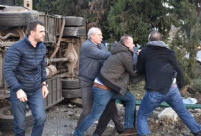 Kaza sonrası birbirlerine girdiler