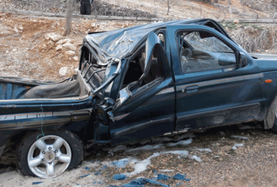 Yolda giderken üzerine 3 tonluk kaya düştü