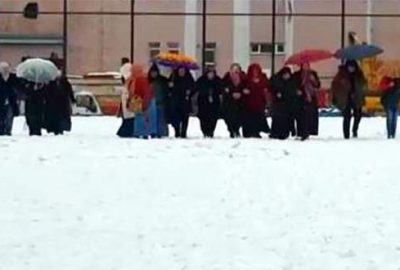 Karlar erisin diye işçileri yürüttüler