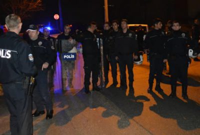 Bursa’da uyuşturucu satıcılarının evine saldırı