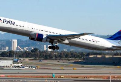 Kadın hostesler yumruk yumruğa kavga etti