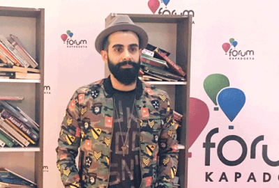 Köy okullarına kitap topladı