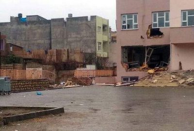 Teröristler yeni yapılan okula zarar verdi