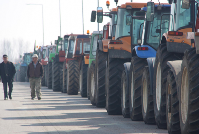 Yunan çiftçiler sınırı kapattı