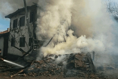 Bursa’da feci yangın: İki katlı ev kül oldu