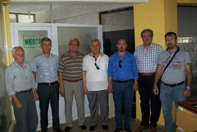Eskişehir Hacı Bektaş Veli Kültür ve Sosyal Yardımlaşma Derneği yöneticileri,