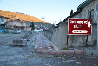 Seyitgazi’de Kaldırımlar Yenileniyor