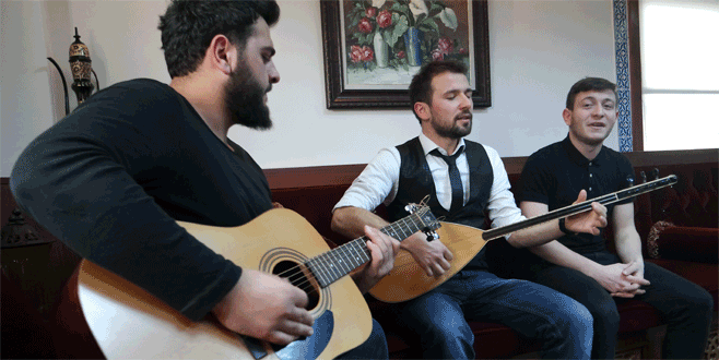 ‘Yerli otomobil’ için şarkı yapıp, klip çektiler