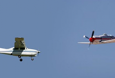 İki uçak havada çarpıştı