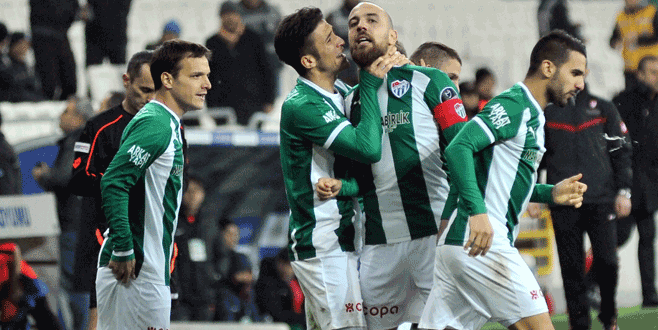 Bursaspor – M. Başakşehir maçından kareler