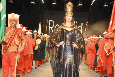 Mehteran podyuma çıktı