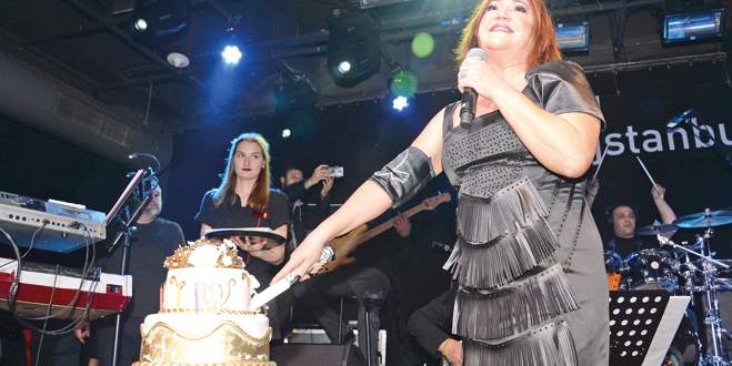 60. yaşa sahnede kutlama