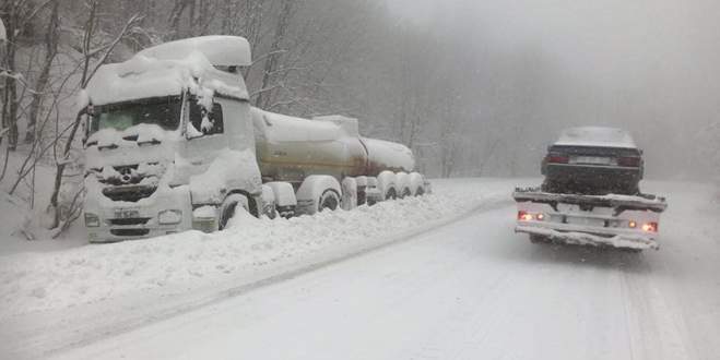 Kardan kapanan 34 mahallenin yolu açıldı