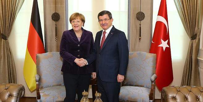 Merkel, Ankara’da resmi törenle karşılandı