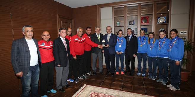 Krosçular altını kaptı!