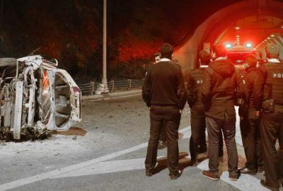 Polisten kaçarken 20 metreden uçtu