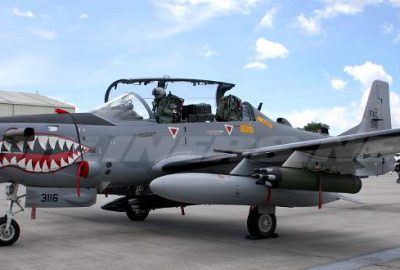 Savaş uçağı evin üzerine düştü: 2 ölü