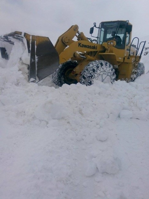 Başkale’de Yola Çığ Düştü