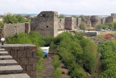 TOKİ Sur’un tarihi dokusunu koruyacak