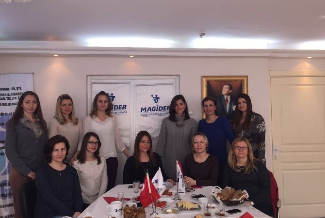 Manisa’da yaşayan yabancı gelinler MAGİDER’in Kadın Kollarını ziyarette bulundu. Birlikte