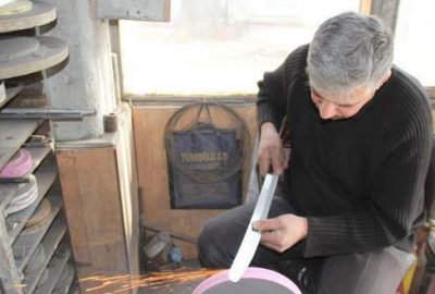 Sivaslı bıçak ustasının yaptığı Göktürk, Osmanlı ve Zülfikar kılıçları ilgi