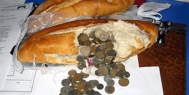 Dilencilerin parayı sakladığı yer zabıtayı da şaşırttı