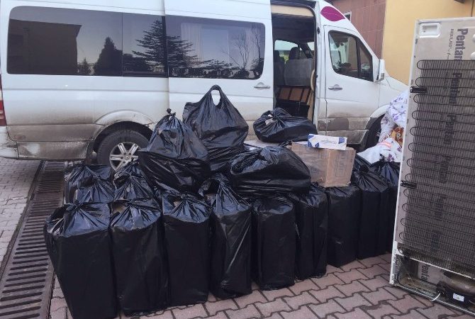 Sakarya’da polis tarafından durdurulan iki ayrı minibüste 16 bin 700
