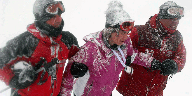 Uludağ kadın kayakçılara zor anlar yaşatıyor