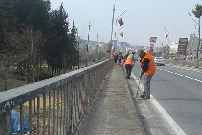 Şanlıurfa’nın Birecik Köprüsü’nde temizlik çalışmalarına başlandı. Birecik’te, Fırat Nehri üzerinde