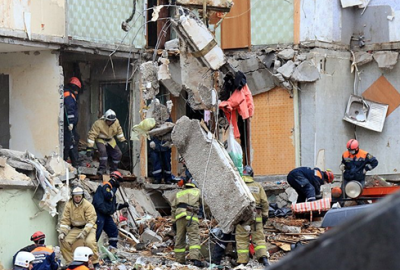 Gaz patlamasından 5 katlı bina çöktü